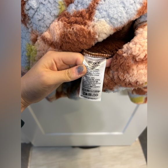 Like New ROXY Bonfires on the Beach Half-Zip - Picture 6 of 10